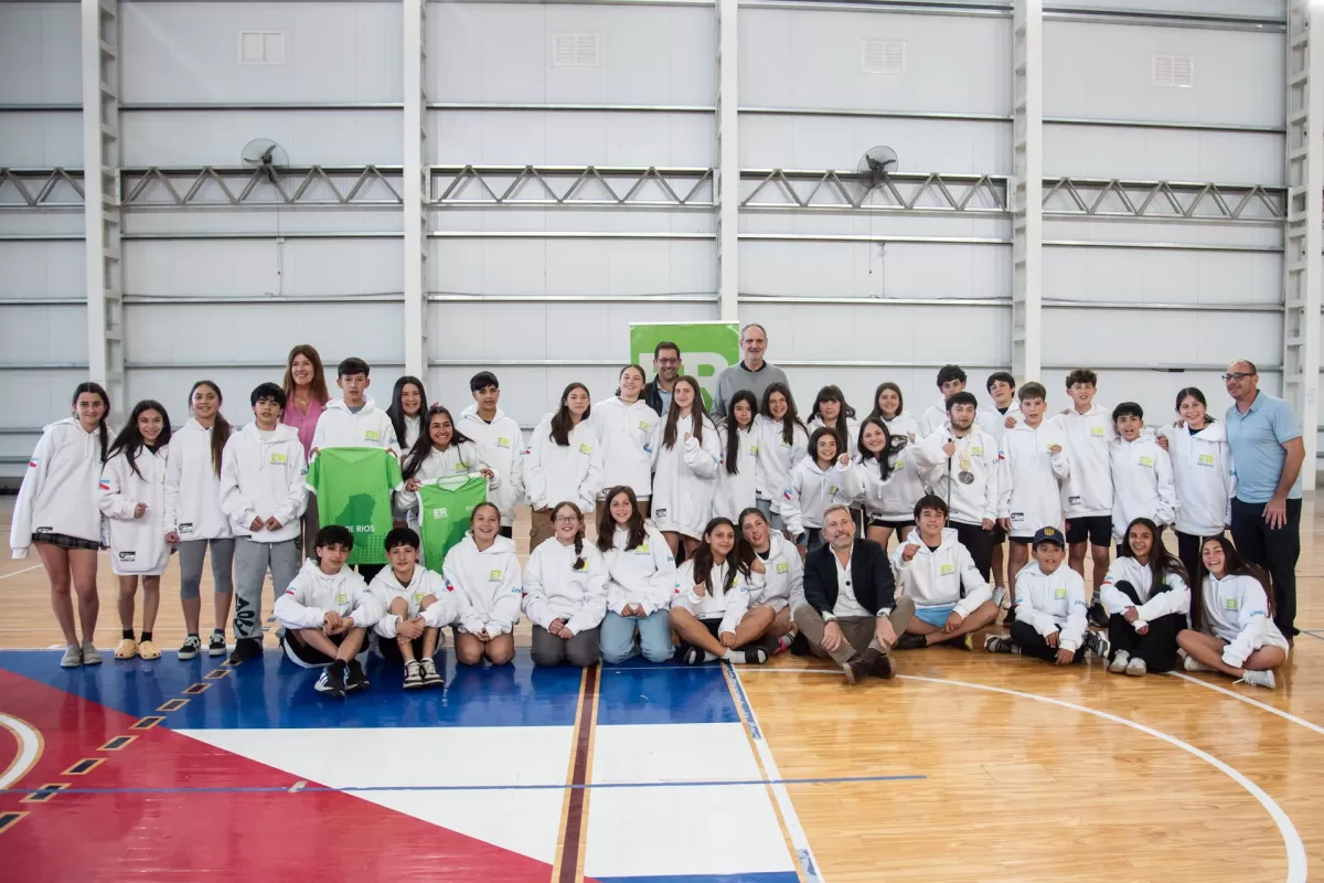 El gobernador Frigerio comparti&oacute; un encuentro con los deportistas entrerrianos que competir&aacute;n en los Juegos Evita