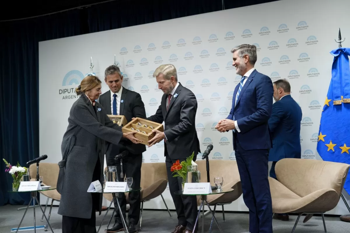 Frigerio present&oacute; el potencial ap&iacute;cola de Entre R&iacute;os en la Semana de la Miel