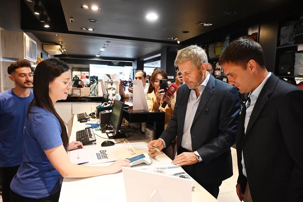 Sidecreer lanzó su nueva tarjeta con un sistema renovado y una red de terminales de pagos y cobros propia