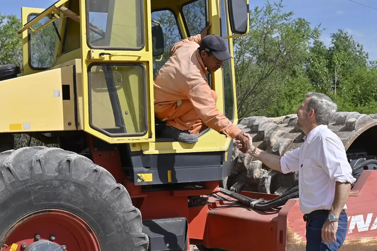 Frigerio recorrió la obra de pavimentación del acceso Norte a Concepción del Uruguay
