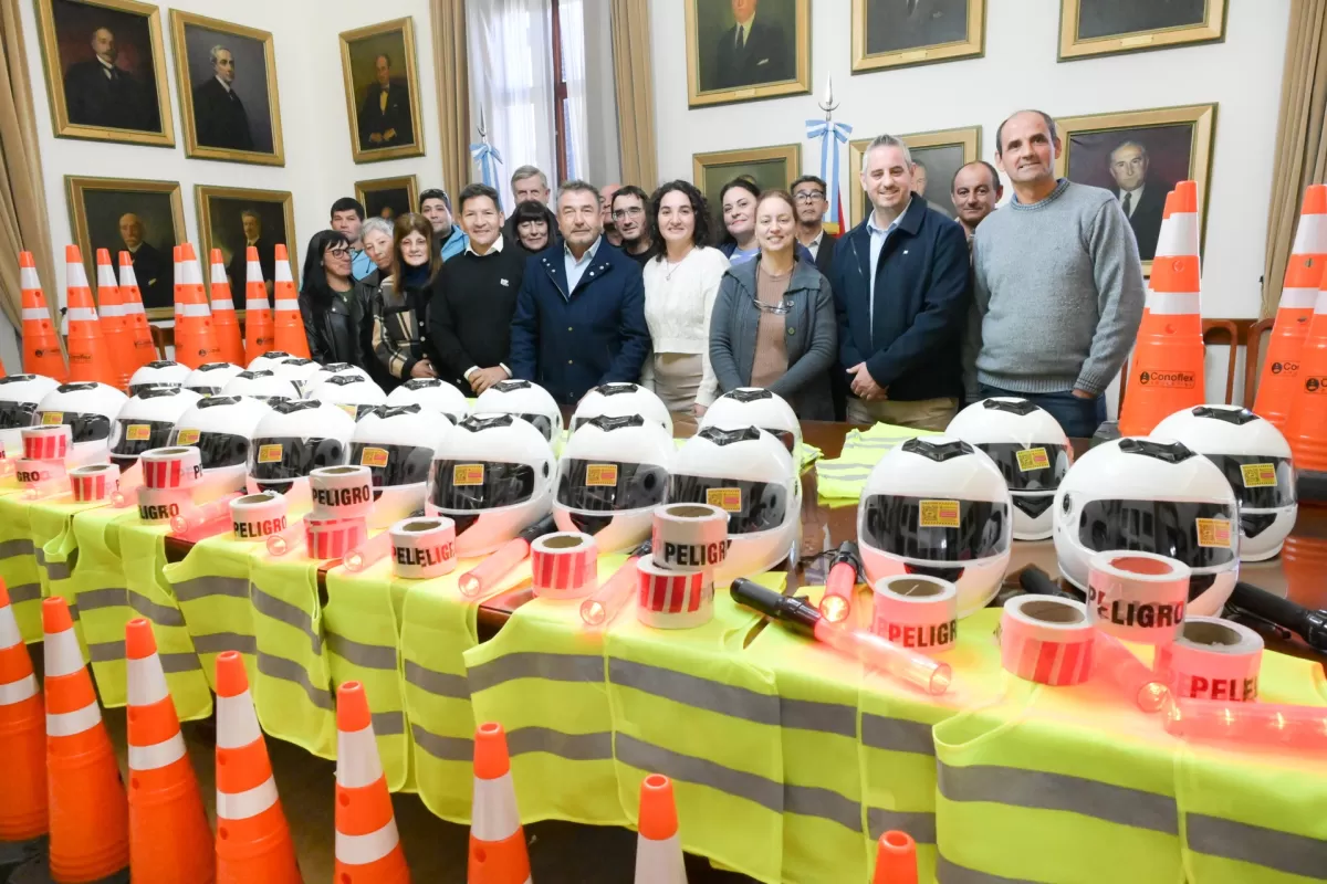 Entregaron herramientas de seguridad vial a 14 localidades de la provincia