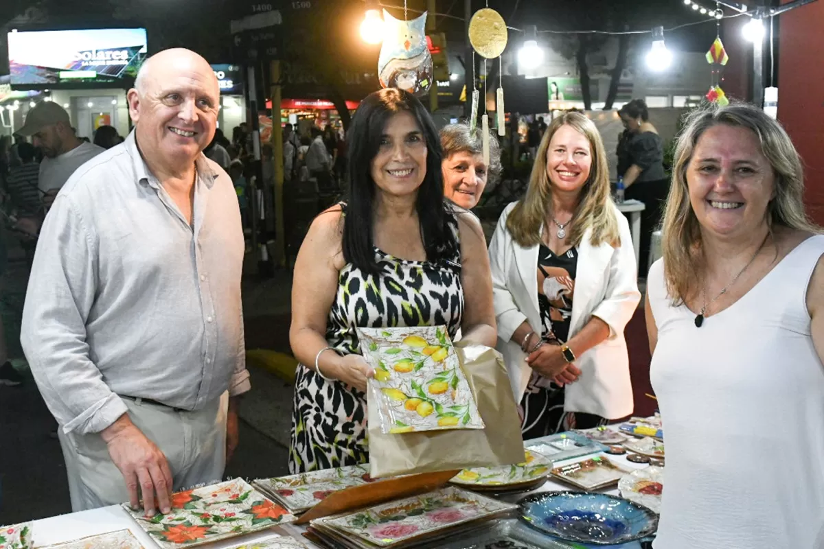 La vicegobernadora Aluani recorri&oacute; la Feria Navide&ntilde;a de Crespo