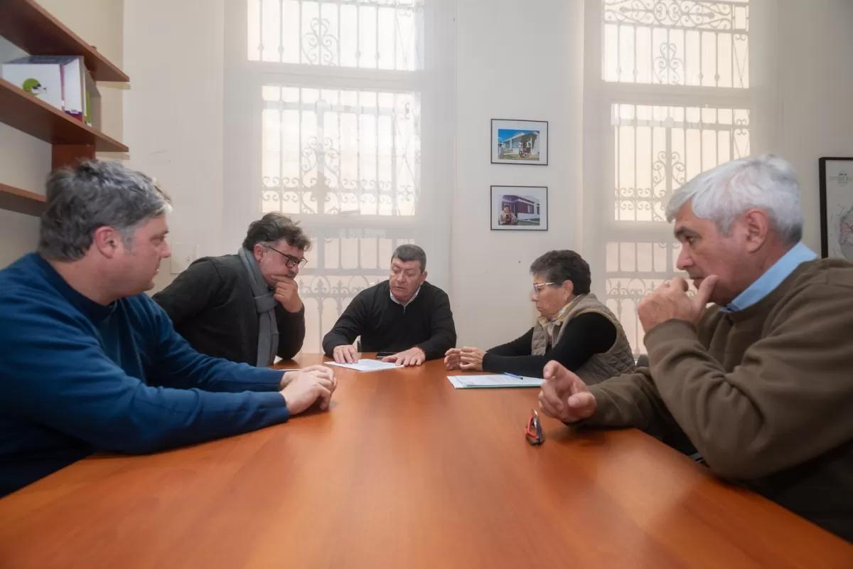 Funcionarios del IAPV analizaron el avance de obras con la intendenta de Federal