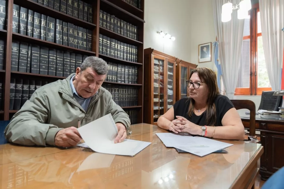 El Gobierno provincial firm&oacute; contrato para la construcci&oacute;n de 15 viviendas en San Jaime de la Frontera