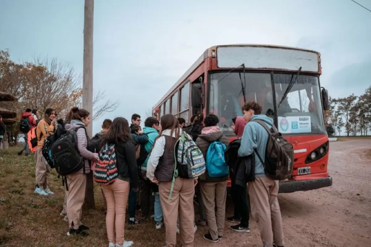 Estudiantes podrán viajar gratis hasta que se incluya en la SUBE el subsidio de provincia