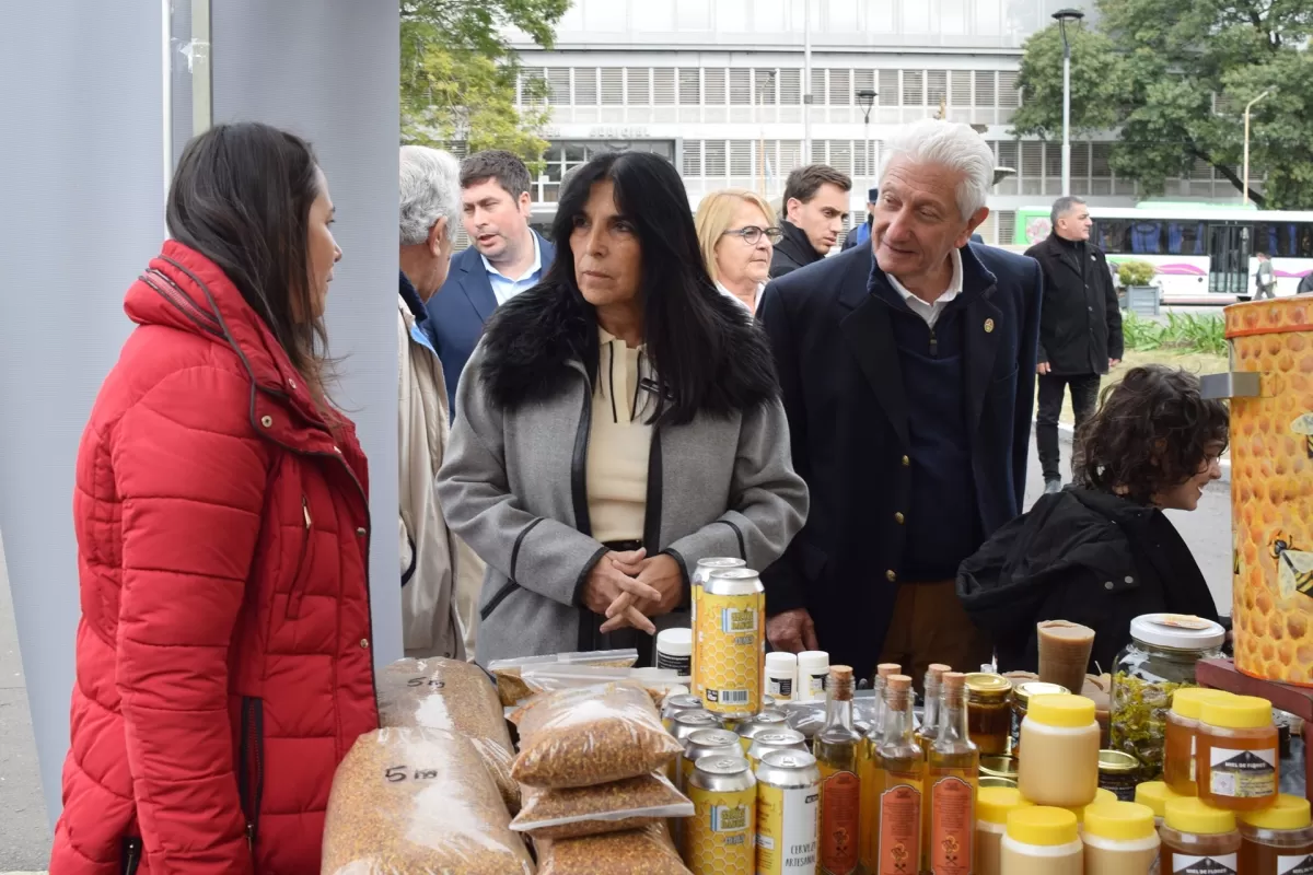 La Semana de la Miel en Entre R&iacute;os arranc&oacute; en Plaza Mansilla