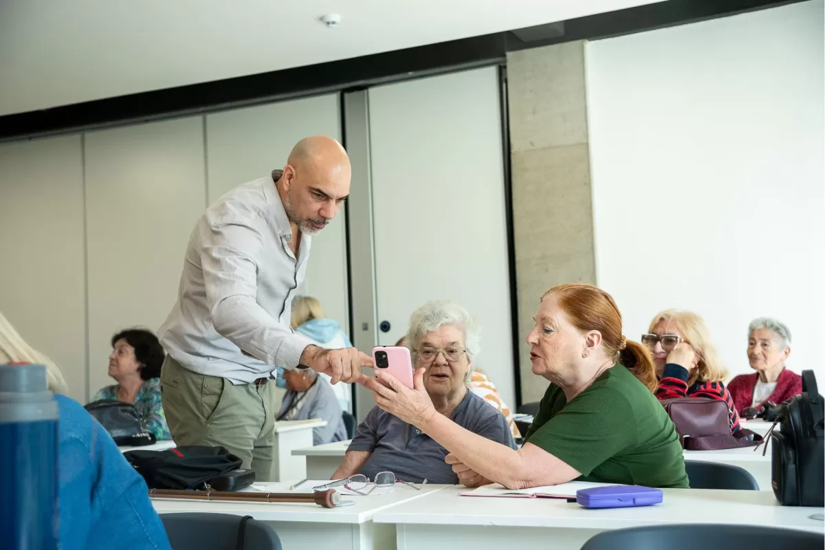 Entre R&iacute;os impulsa capacitaciones para acompa&ntilde;ar a personas mayores en el uso de herramientas bancarias