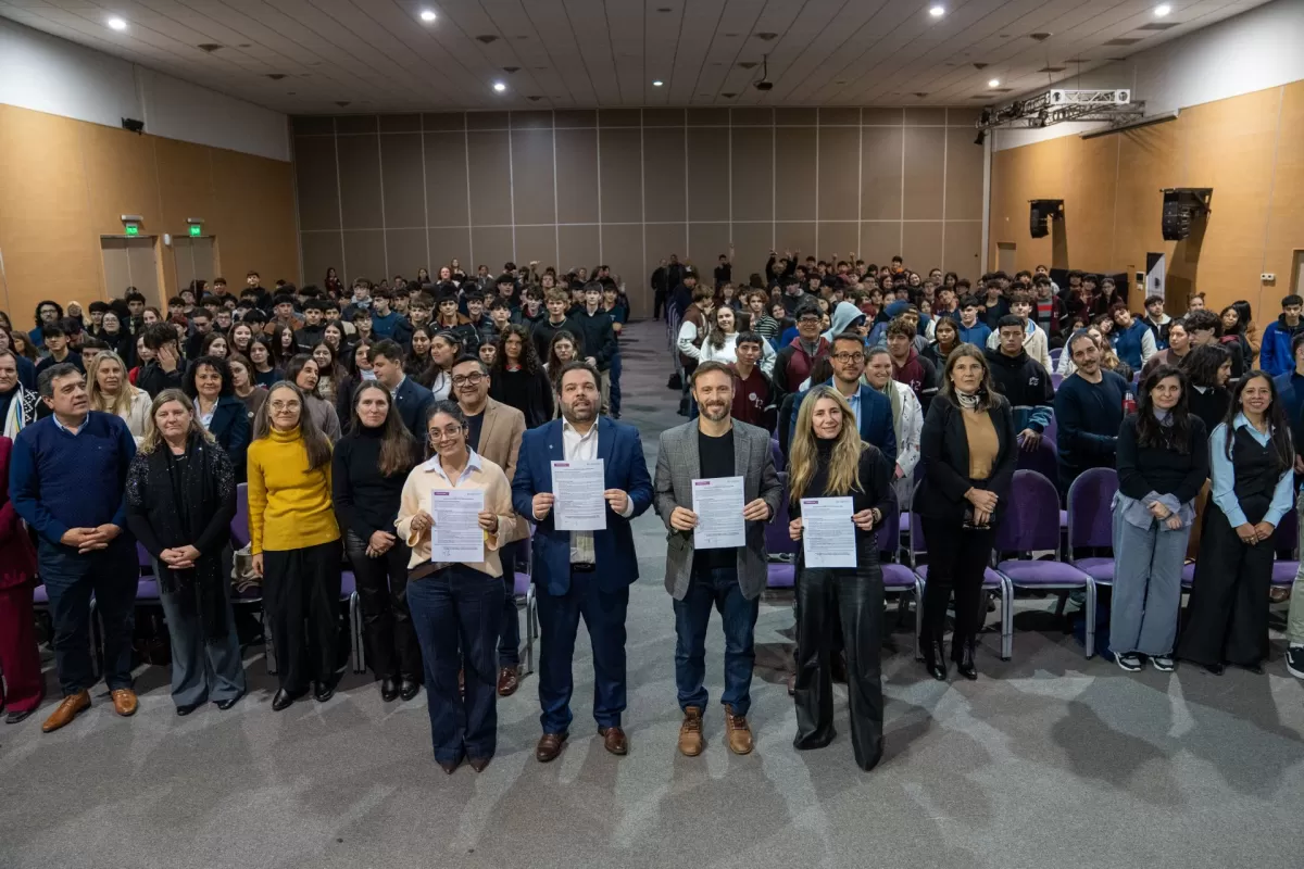 La Provincia lanz&oacute; la campa&ntilde;a Compromiso por una Crianza Digital Saludable