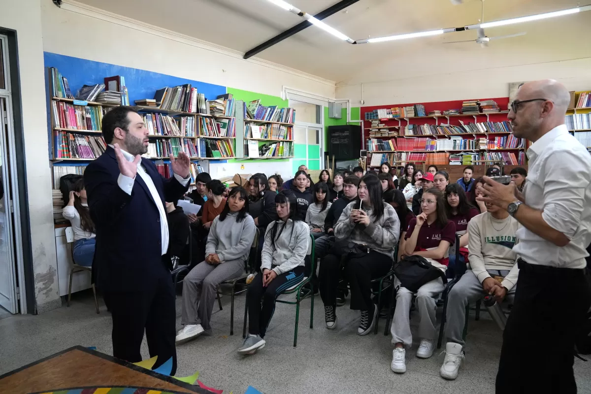 El Gobierno provincial acerc&oacute; herramientas para el primer empleo a estudiantes de Paran&aacute;