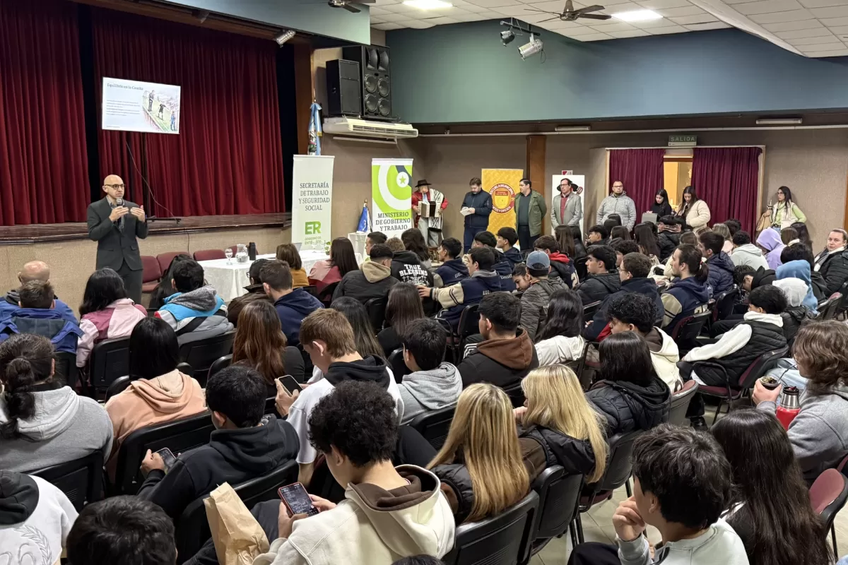 M&aacute;s de 100 j&oacute;venes de Federal participaron de talleres sobre empleo y derechos laborales