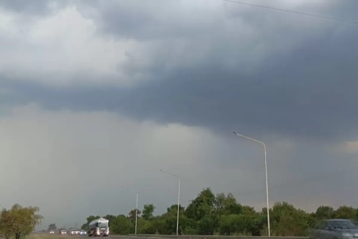 Emitieron alerta amarilla por fuertes tormentas y lluvias para una región de la provincia