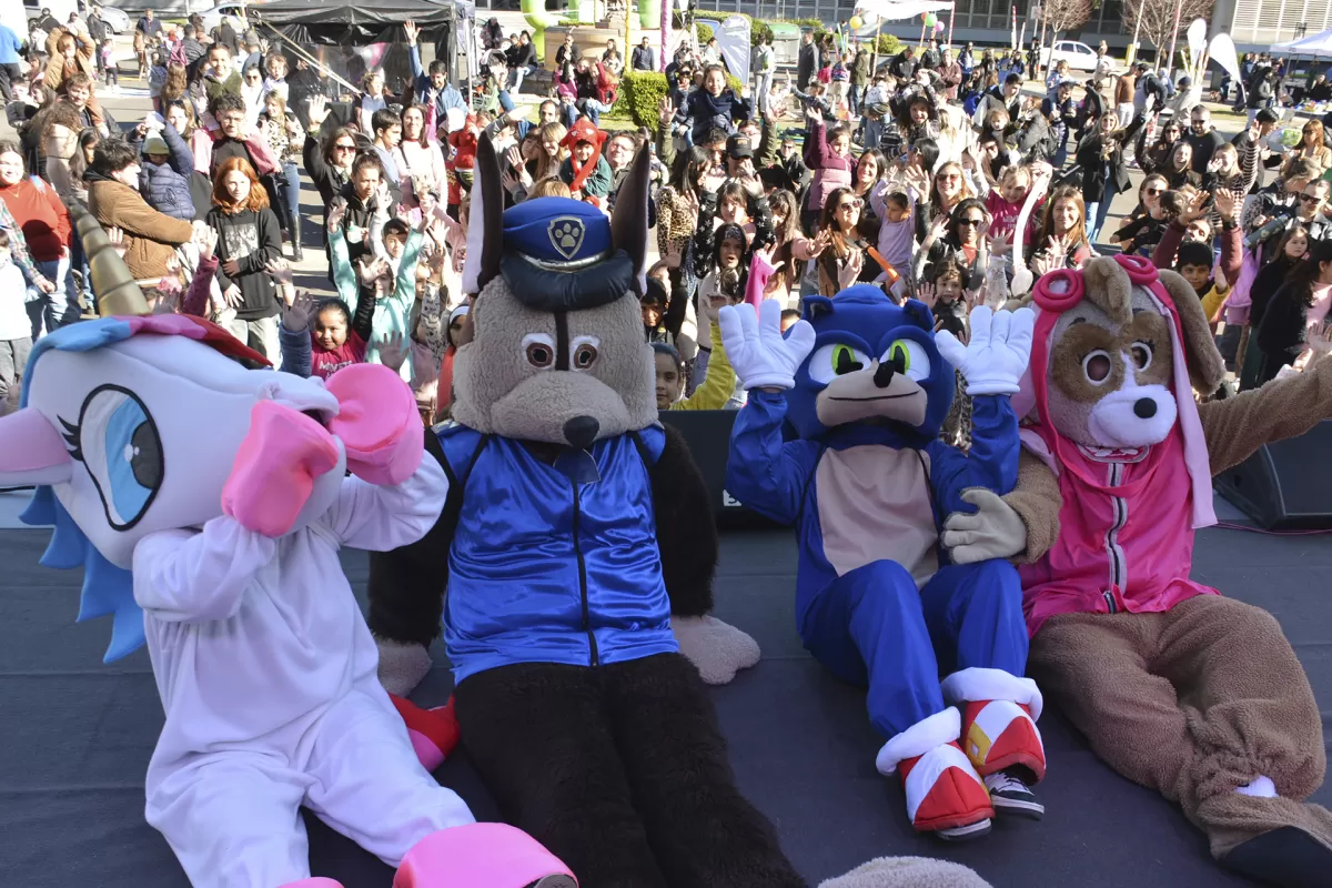 Las familias disfrutaron de &ldquo;Entre Gurises&rdquo; en plaza Mansilla