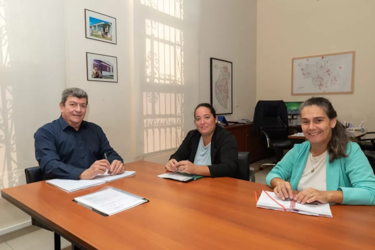 El IAPV y la comuna de Crucesitas Tercera trabajan en pol&iacute;ticas habitacionales