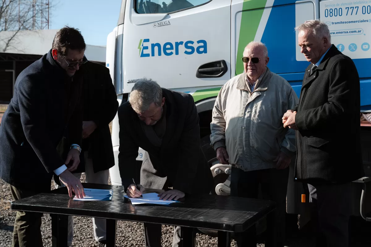 Con una inversi&oacute;n de 25.000 millones de pesos, Frigerio firm&oacute; en Viale el acta inicio para la repotenciaci&oacute;n el&eacute;ctrica de la regi&oacute;n