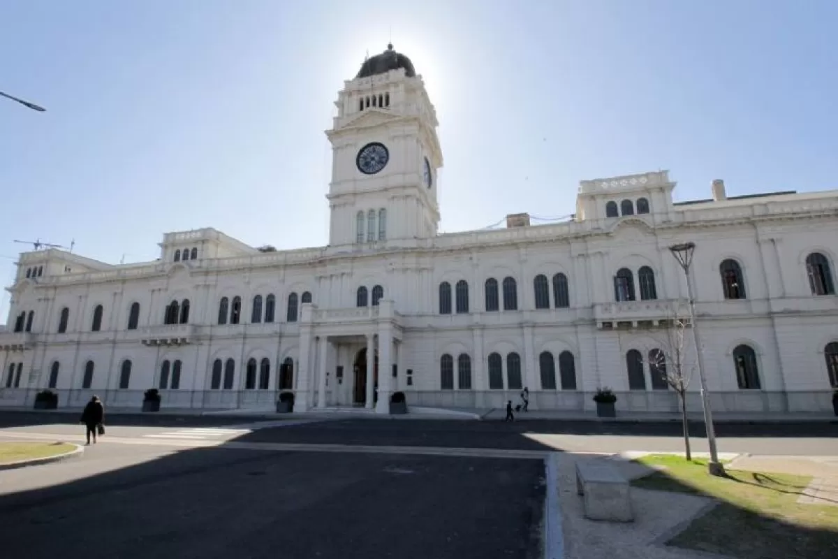 El Gobierno provincial comienza el pago del medio aguinaldo para empleados públicos