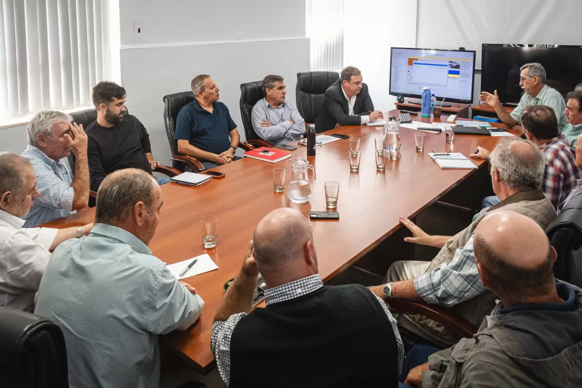 El Gobierno y ruralistas acuerdan acciones conjuntas para mejorar caminos de la producci&oacute;n