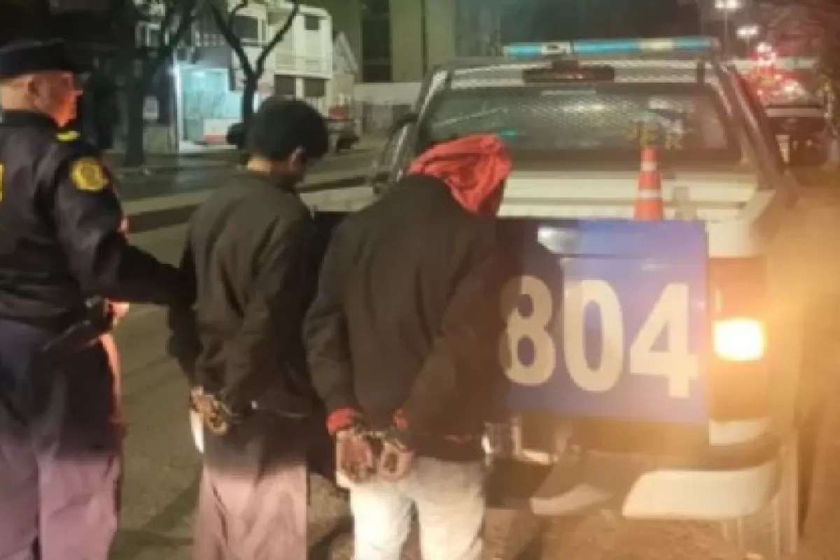 Les picaba el bagre, pero los pescó la policía: dos indigentes trataron de robar en una conocida pizzería de Paraná