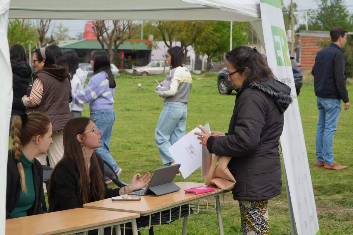 ER con Vos acerc&oacute; tr&aacute;mites, servicios y asesoramiento a vecinos de Nogoy&aacute;