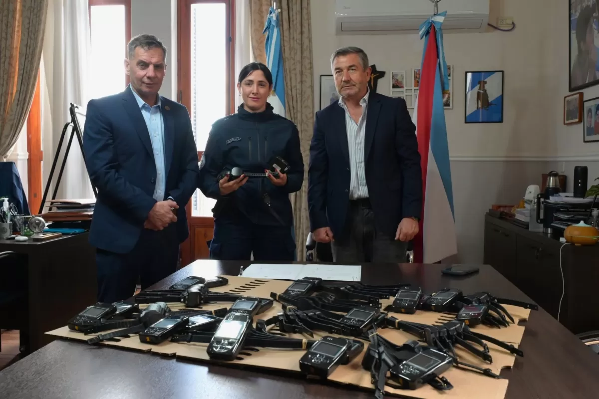 Entregaron dispositivos duales para la Divisi&oacute;n 911