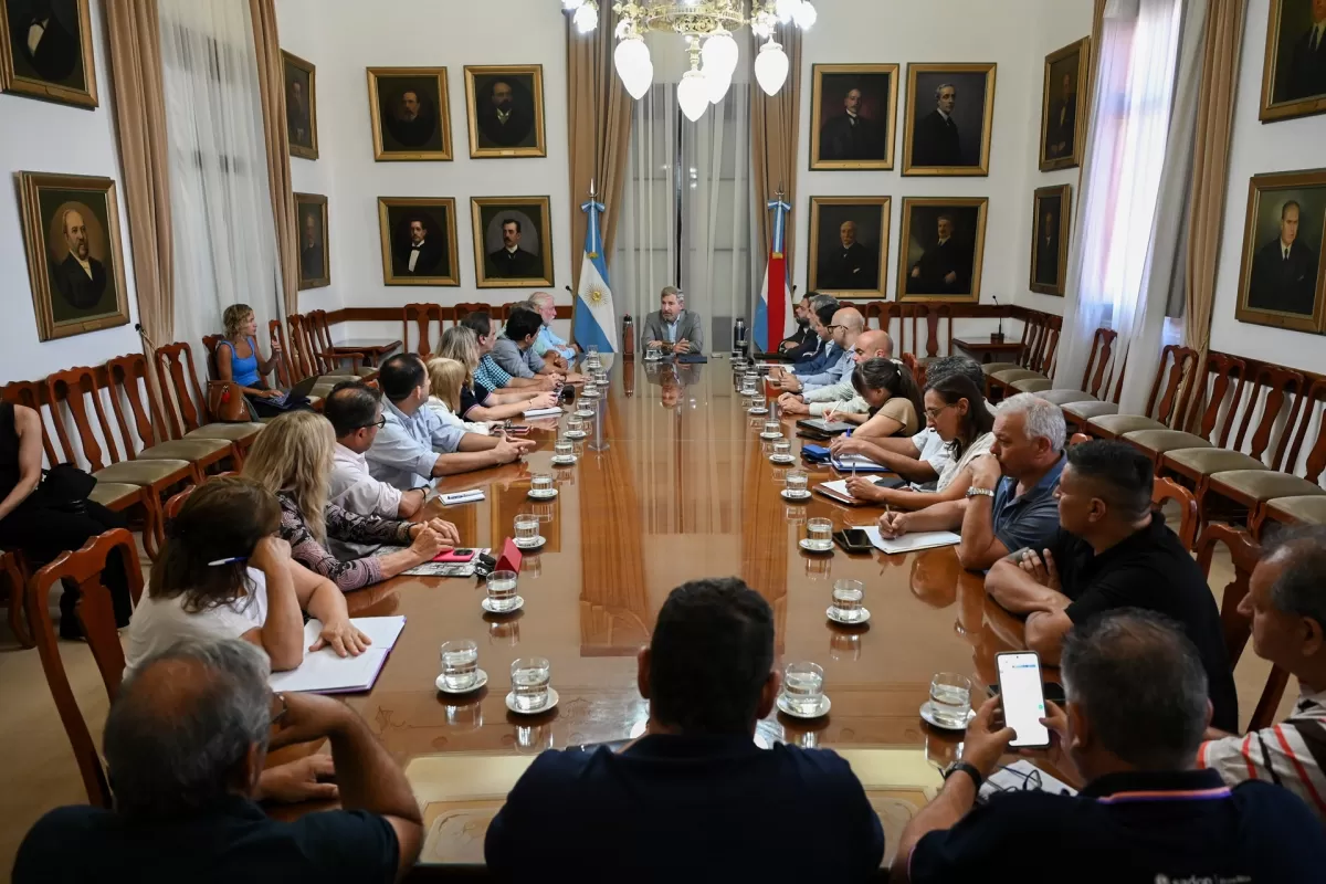 El Gobierno present&oacute; a los gremios docentes y estatales el proyecto de reforma previsional