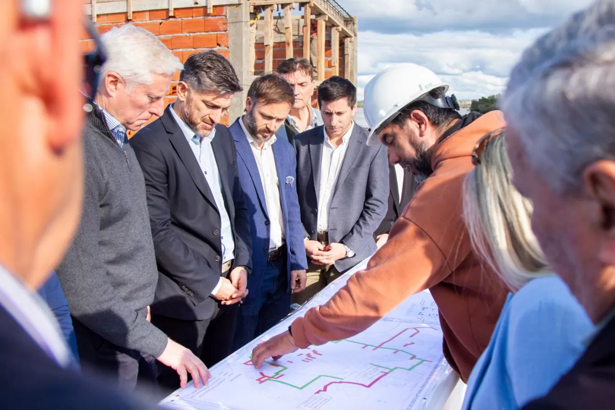 Colello, junto a autoridades nacionales, recorri&oacute; la obra del sistema de agua potable de Concordia