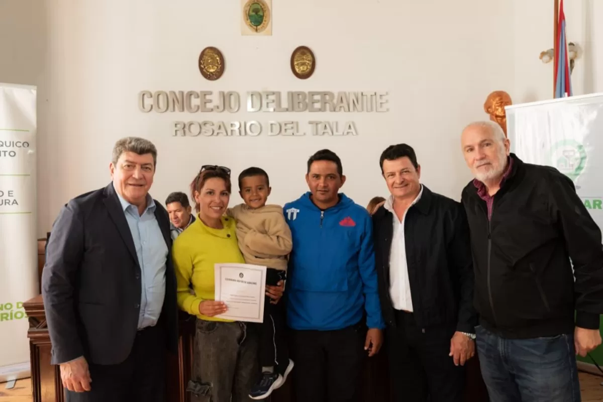 Familias de Rosario del Tala contar&aacute;n con las escrituras de sus viviendas sociales