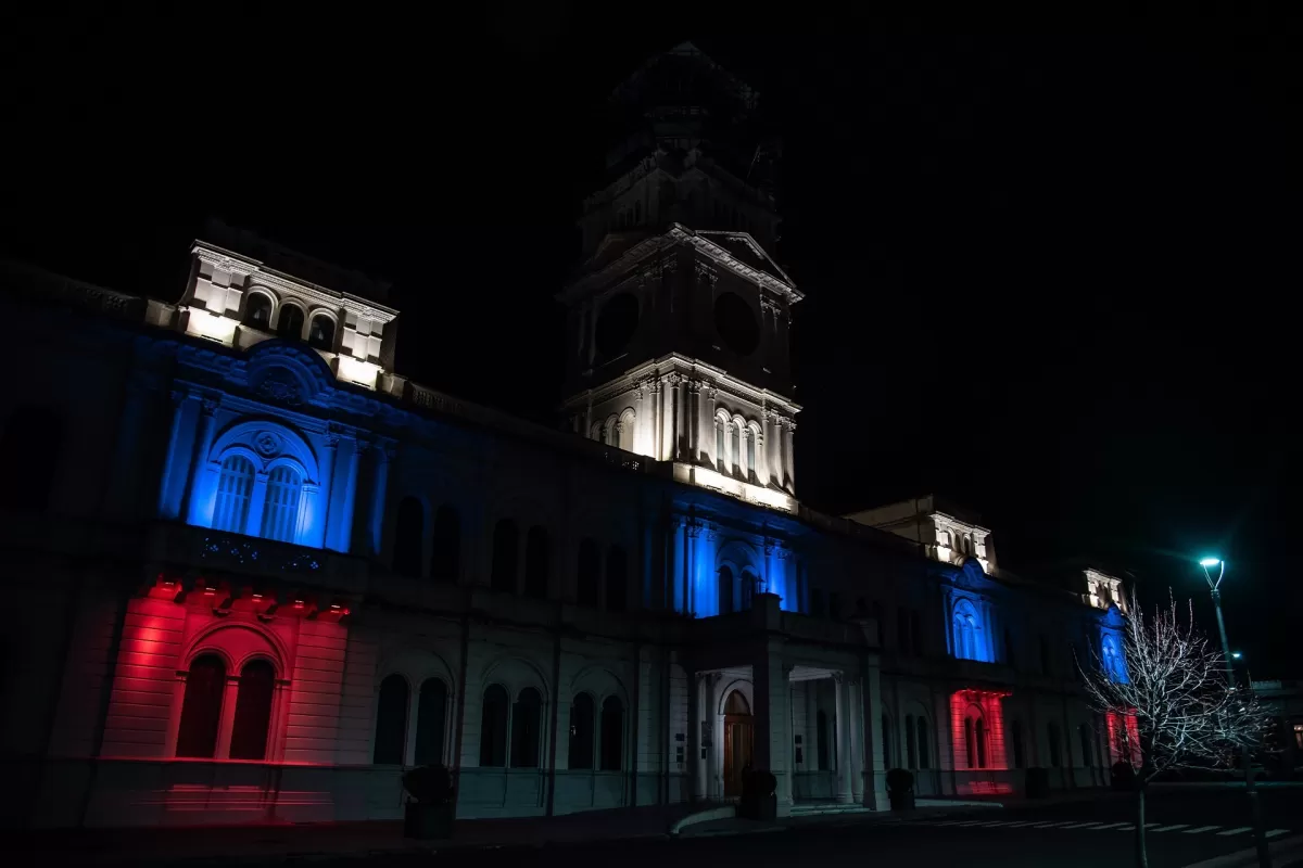 La fachada de la Casa de Gobierno rindió tributo a la independencia de Eslovenia