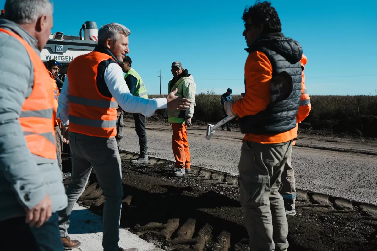 La provincia adjudicó el primer grupo de obras del Plan de Recuperación de Caminos y Rutas