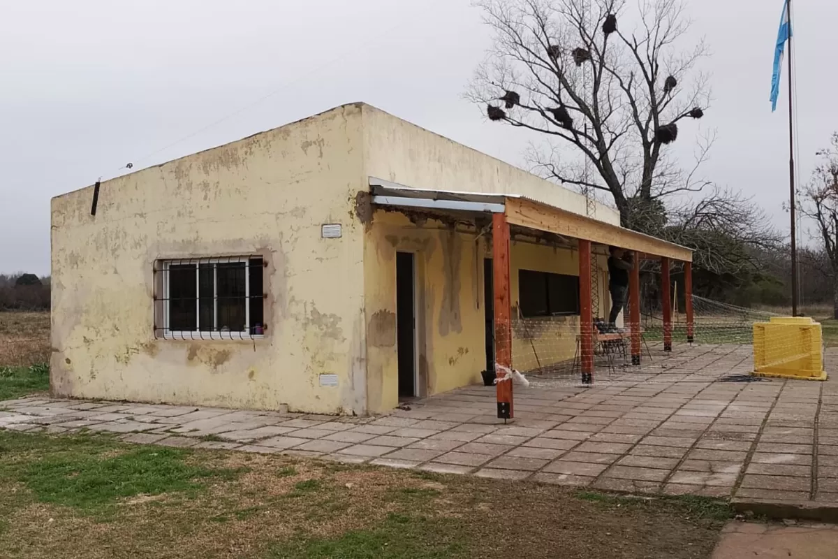 Ejecutan obras para mejorar la escuela 61 Yapeyú en la localidad rural de Altamirano