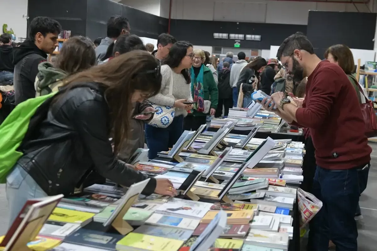 Transmitir&aacute;n por streaming los conversatorios con escritores en la Feria del Libro Paran&aacute; Lee