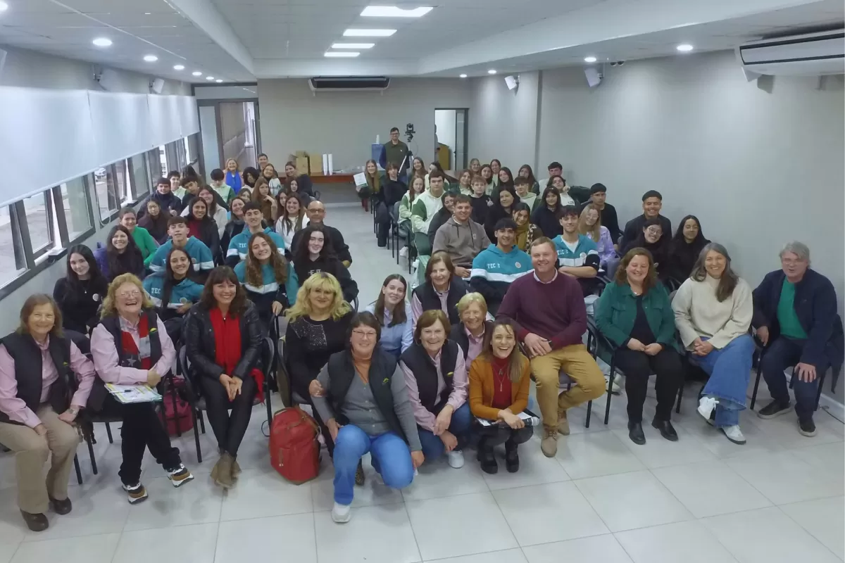 Estudiantes presentaron sus proyectos en un certamen sobre cooperativismo