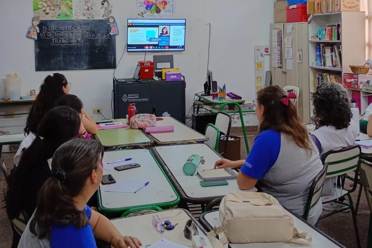 Más de mil docentes inician formación sobre el uso de pantallas en la infancia y adolescencia
