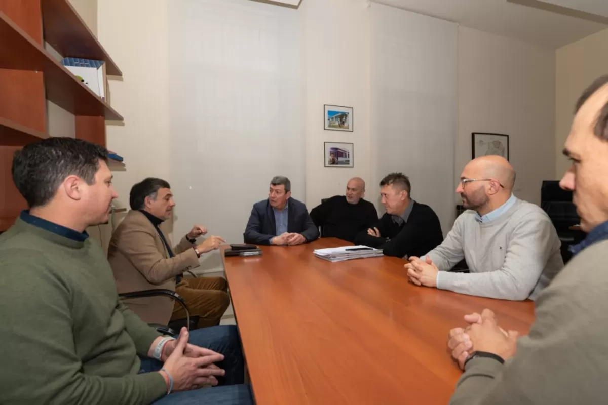 El IAPV y municipios del departamento Uruguay fortalecen el trabajo conjunto para proyectos de viviendas