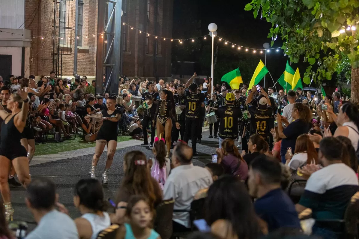 Feliciano, Victoria y Paran&aacute; mostraron su carnaval en La Vieja Usina