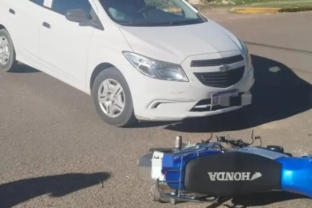 Concepción del Uruguay: motociclista resultó herida tras chocar con un auto en 12 de Octubre y Torrá