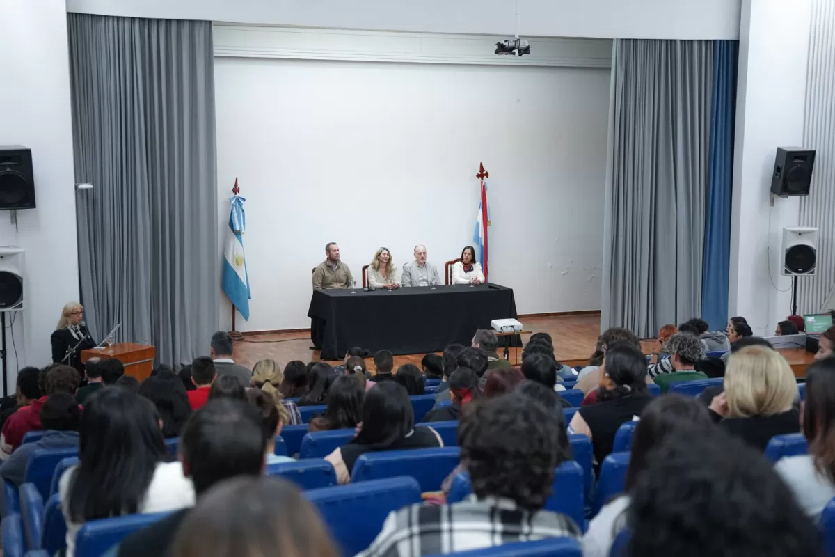 Junto a referentes estudiantiles se realiz&oacute; un encuentro para hablar sobre suicidio
