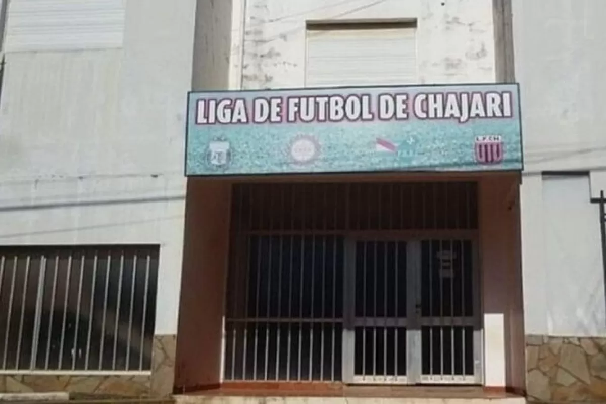 Prohibición a dos jugadores de fútbol por violencia de género y deuda alimentaria