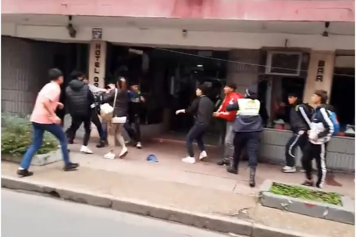 Violencia escolar en Paraná: docentes heridos y clases suspendidas tras una pelea entre alumnas