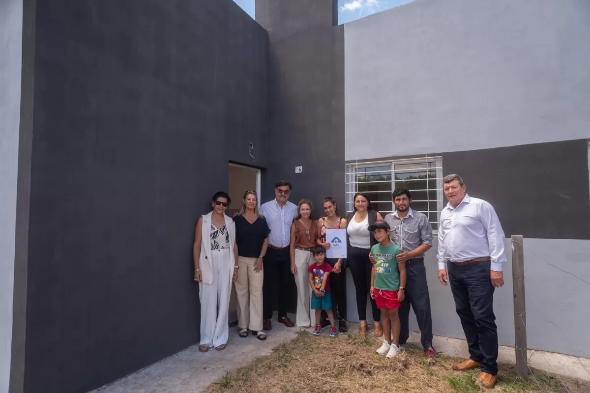 Nuevas familias de Colonia Santa Luisa cuentan con sus casas propias