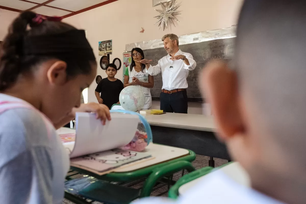 Frigerio inaugur&oacute; el ciclo lectivo en Villa Paranacito