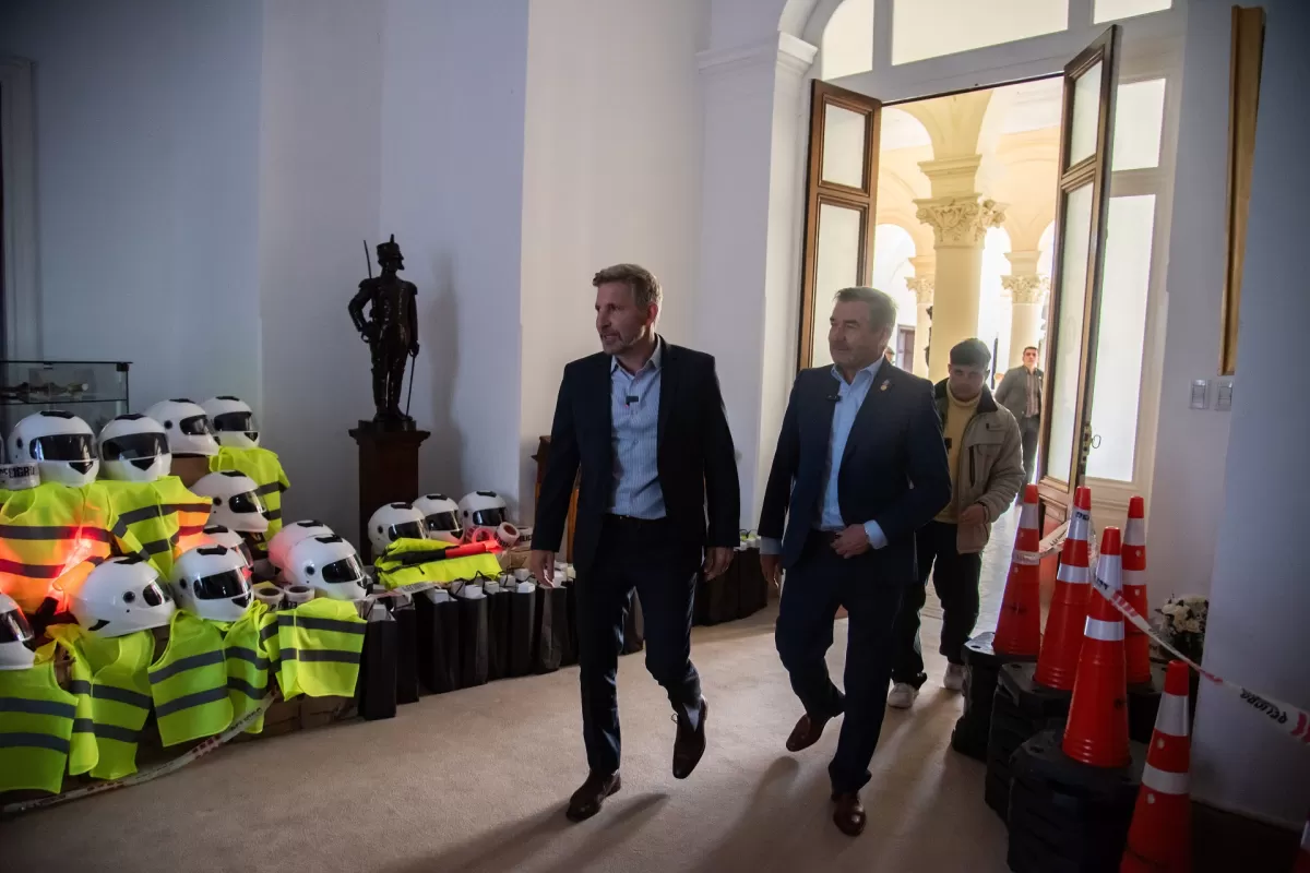 Frigerio entreg&oacute; aportes y equipamiento para fortalecer la seguridad en 44 municipios y comunas