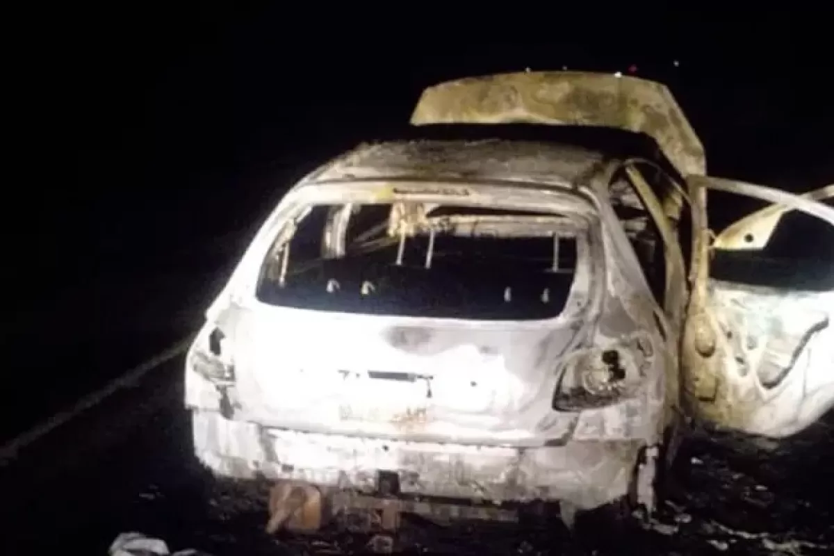 Un auto se prendió fuego y los ocupantes lograron bajarse a tiempo en la Autovía General Gervasio Artigas