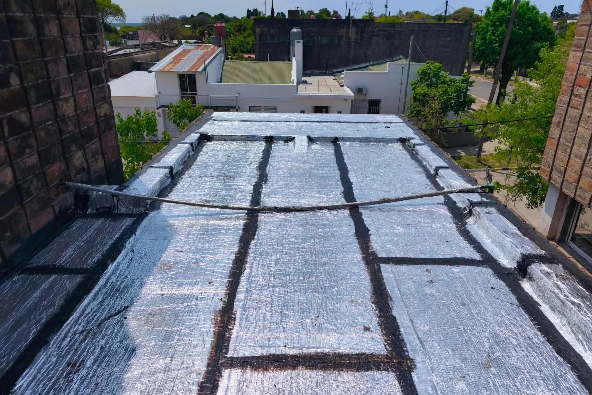 Concluyeron trabajos para resolver filtraciones en una escuela de La Paz