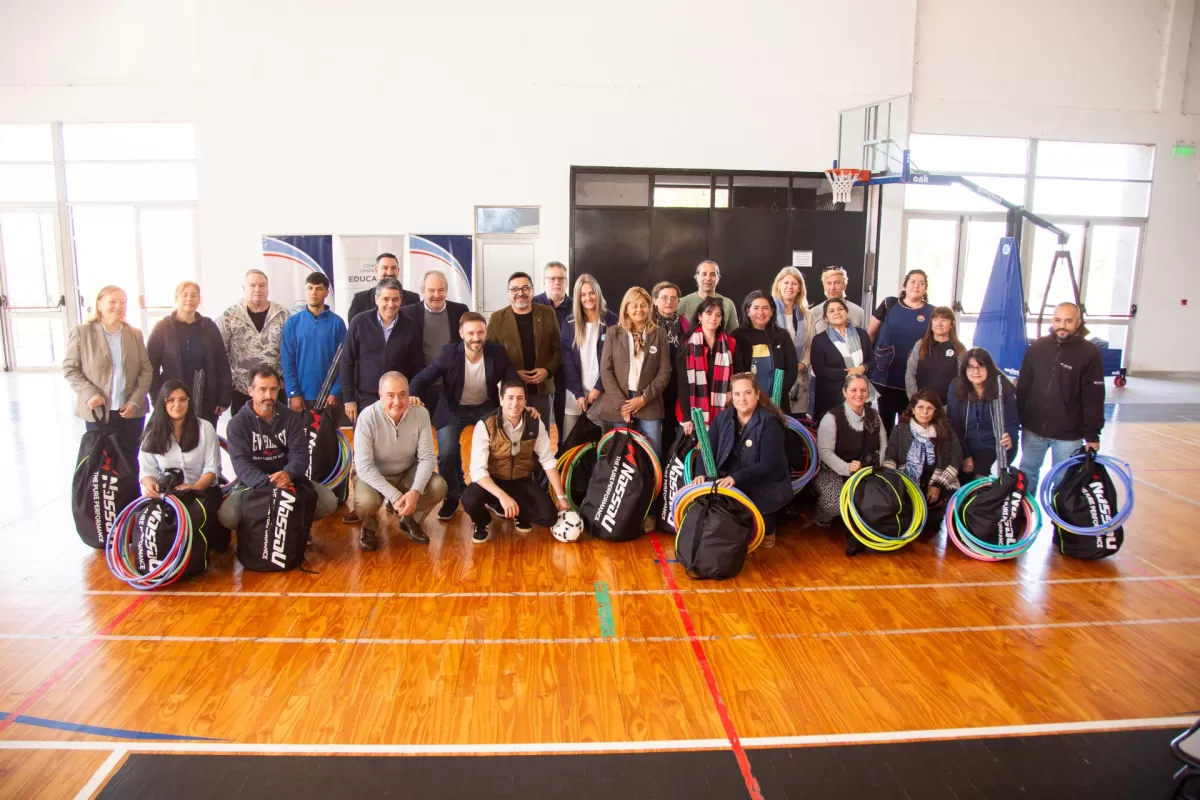 El Gobierno de Entre R&iacute;os entreg&oacute; kits deportivos a 24 escuelas de Concordia
