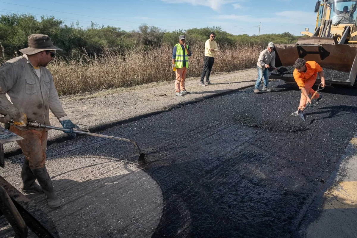 Realizan trabajos de bacheo en ruta 11 a la altura de Tres Bocas