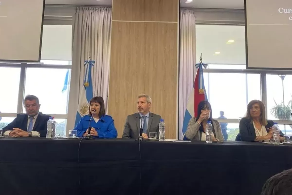 La ministra Bullrich arribó a Paraná en el marco del Curso Nacional Antidrogas