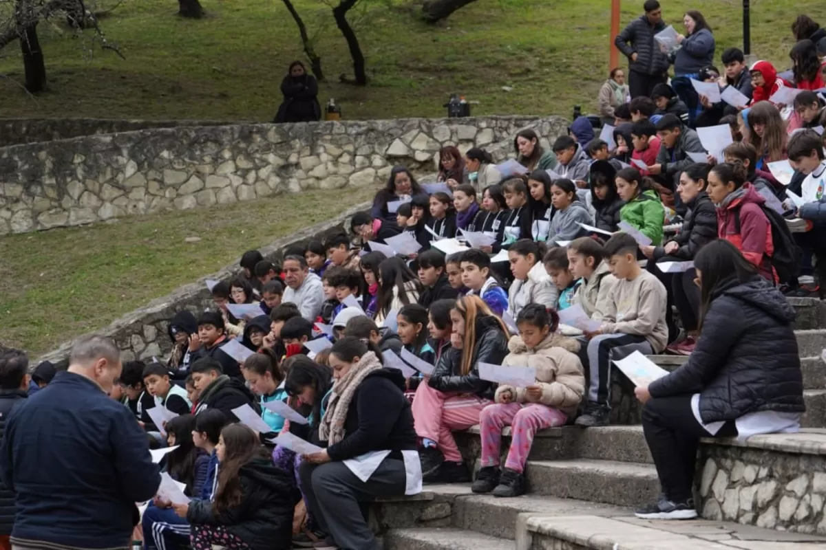 M&aacute;s de 100 estudiantes participaron de la primera experiencia de deporte de orientaci&oacute;n en el Parque Urquiza