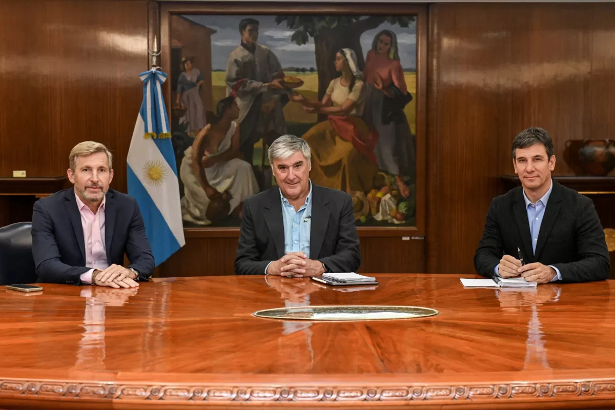 Frigerio mantuvo una reuni&oacute;n de trabajo con Luis Caputo y funcionarios del Ministerio de Econom&iacute;a de Naci&oacute;n