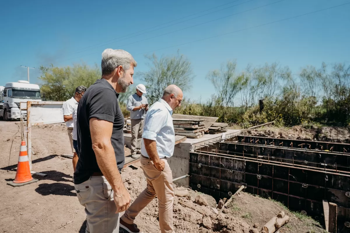 El gobernador Frigerio recorrió una obra pluvial reiniciada en General Galarza