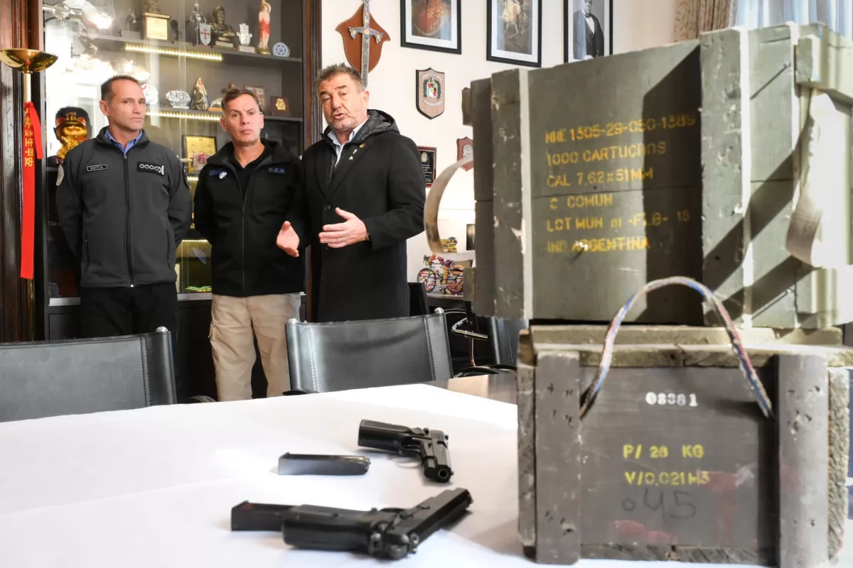 La Policía recibió 195 pistolas del Servicio Penitenciario